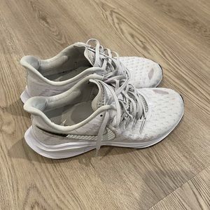 Nike zoom vomero 14 - like new / size 9 / never worn